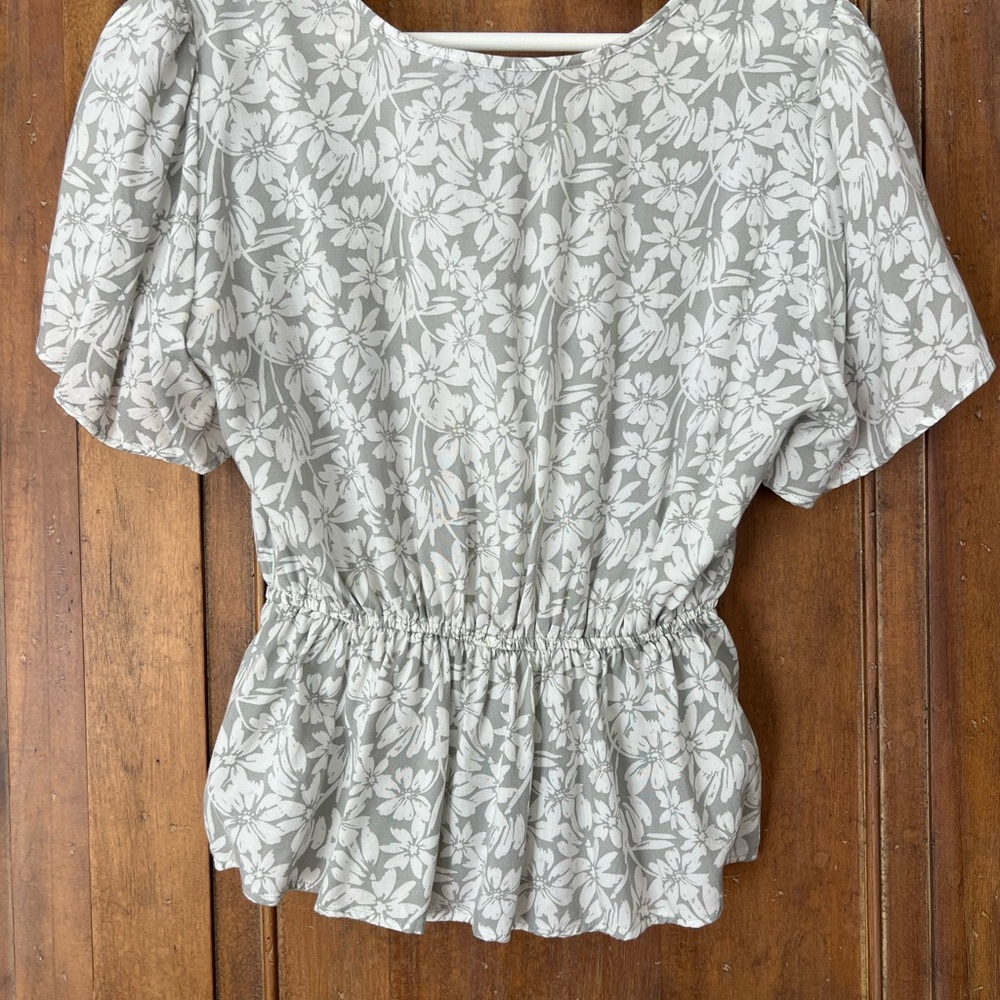 Abercrombie & Fitch Gray Floral Top - Picture 5 of 6